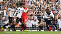 Bek sayap Tottenham, Danny Rose, merayakan gol yang dicetaknya ke gawang Liverpool. Hotspur berhasil akhirnya berhasil menyamakan kedudukan pada menit ke-72. (Reuters/Dylan Martinez)