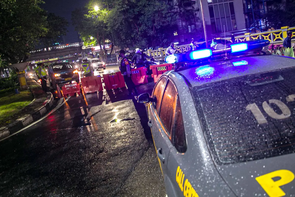 FOTO: Cegah Penyebaran COVID-19, Jalan Pasar Baru Ditutup Selama Malam Tahun Baru