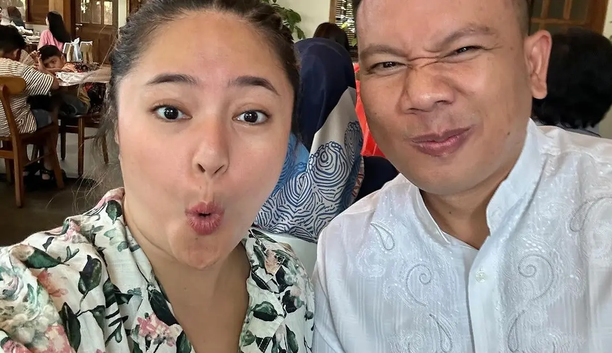 Perempuan biasa disapa Caca itu juga menjelaskan pertemuan dengan Vicky. Bintang sinetron Bidadari itu mengaku membahas terkait dunia hiburan. [Instagram/marshanda99]