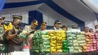 Barang Bukti Sabu Di Musnahkan BNN Di Halaman Pendopo Gubernur Banten, Kota Serang. (Selasa, 13/12/2022). (Yandhi Deslatama/Liputan6.com).