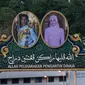 Gapura penanda peringatan pernikahan kerajaan antara Pangeran Abdul Mateen dan Anisha Rosnah di Brunei Darussalam. (dok. Mohd RASFAN / AFP)