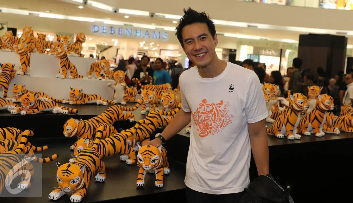 Daniel Mananta saat menghadiri jumpa pers kampanye populasi harimau di Senayan City, Jakarta, Jumat (29/7). WWF-Indonesia #DoubleTigers menggugah kepedulian publik akan populasi dan konservasi harimau. (Liputan6.com/Herman Zakharia)