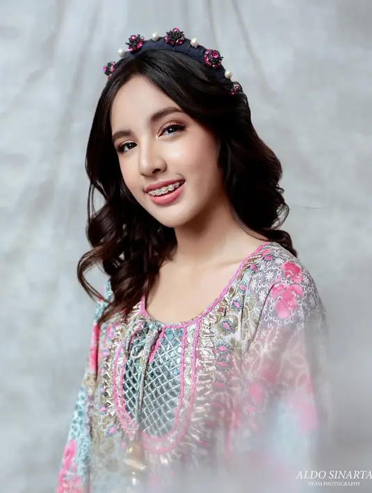 Kedekatan Nia Ramadhani dengan sang putri juga seringkali dipamerkannya di akun Instagram pribadinya. [Foto: Instagram/victoria_makeupatelier]