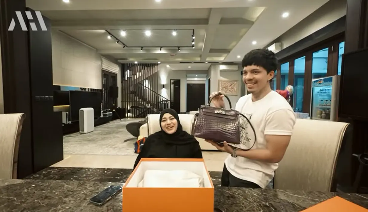 Aurel Hermansyah dan Atta Halilintar (Youtube/AH)