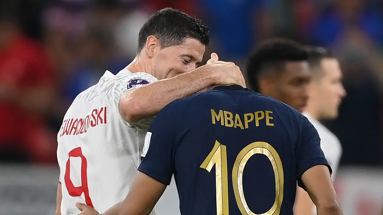 Foto: Bisik-bisik dengan Pemain PSG di Piala Dunia 2022, Hobi Baru Robert Lewandowski