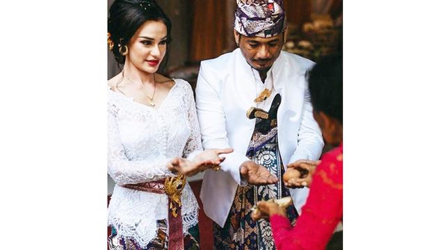 7 Momen Pernikahan Jerinx Sid Dan Nora Alexandra Philip Dengan Adat Bali Hot Liputan6 Com