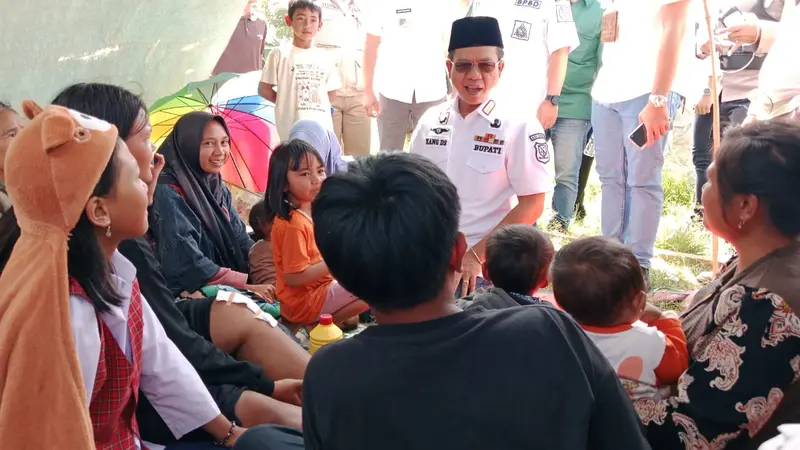 Aksi Cepat Bupati Dadang Supriatna, Kunjungi Langsung Korban Gempa Kertasari