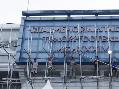Suasana tampak luar dari Stadion Rizal Memorial di Manila, Senin (25/11). Lokasi ini akan menjadi venue cabang sepak bola SEA Games 2019. (Bola.com/M Iqbal Ichsan)