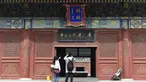 Sejumlah orang mengunjungi Museum Arsitektur Kuno Beijing di Beijing, ibu kota China, pada 2 Oktober 2020. (Xinhua/Lu Peng)