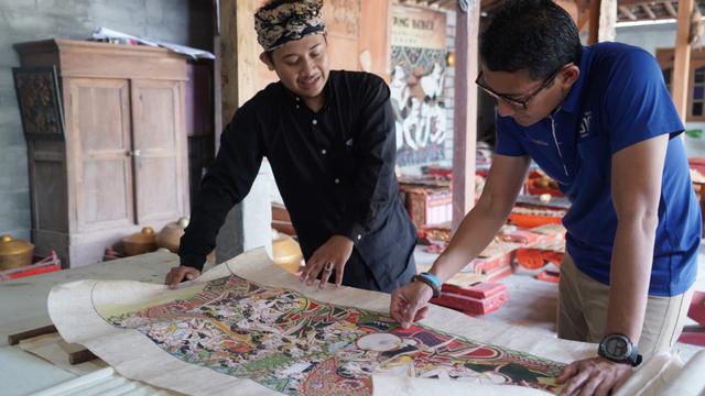 Sandiaga mendatangi bengkel seni Fariz di Bale Pasunggingan, Jalan Srikandi Gg 5, Sumberalit, Sedayu, Pracimantoro, Kabupaten Wonogiri, Jawa Tengah.