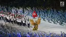 Kontingen Hong Kong melintas saat pembukaan Asian Games 2018 di Stadion Utama Gelora Bung Karno (SUGBK), Jakarta, Sabtu (18/8). Asian Games 2018 diikuti 45 negara. (Merdeka.com/Imam Buhori)