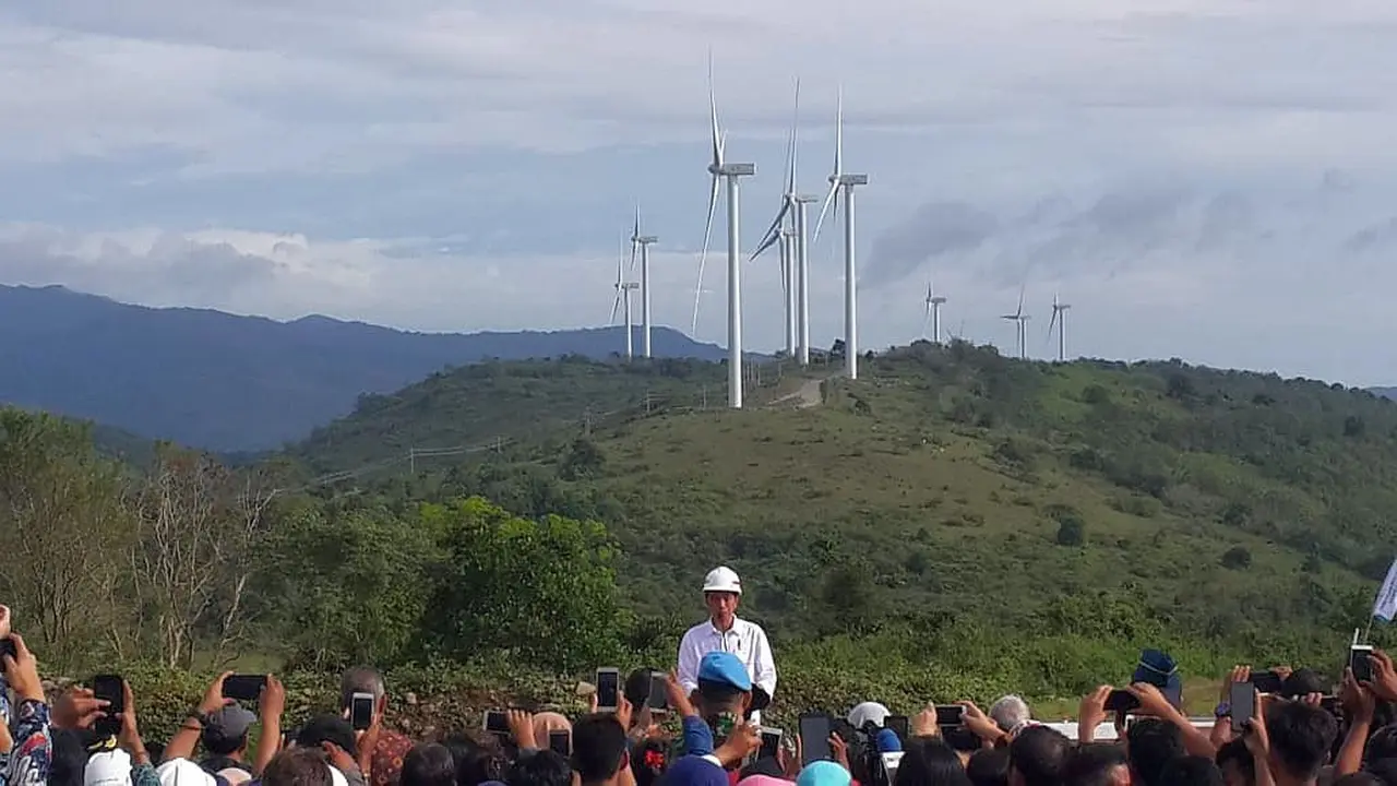 Presiden Jokowi meresmikan pengoperasian Pembangkit Listrik Tenaga Bayu (PLTB) Sidrap 75 Mega Watt (Mega Watt/MW), Sulawesi Selatan, Senin (2/6/2018).