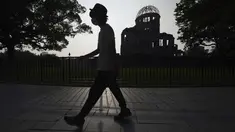 Kubah Bom Atom terlihat saat senja di Hiroshima, Jepang barat, Selasa (4/8/2020). Kota Hiroshima pada Kamis, 6 Agustus, menandai peringatan 75 tahun pemboman atom AS. (AP Photo / Eugene Hoshiko)
 