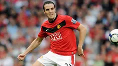 Bek Manchester United asal Irlandia, John O'Shea beraksi dalam laga Liga Premier versus Arsenal di Old Trafford, Manchester, 29 Agustus 2009. AFP PHOTO/PAUL ELLIS