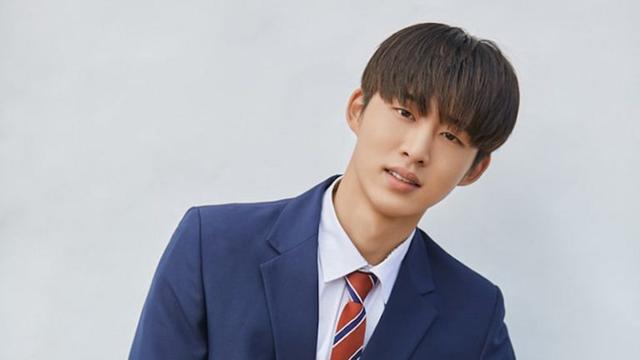 B.I IKOn (Soompi)