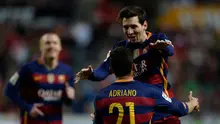 Striker Barcelona, Lionel Messi, merayakan gol ke gawang Sporting Gijon pada laga La Liga di El Molinon, Gijon, Kamis (18/2/2016) dini hari WIB. (AFP/Miguel Riopa)