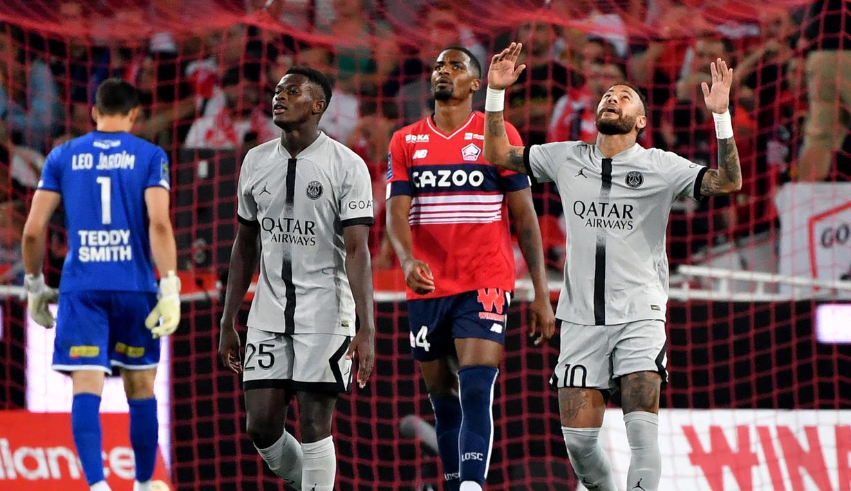 PSG tidak mengendorkan tekanan di awal babak kedua dan langsung mendominsasi permainan. Pada menit ke-52 Neymar sukses mencetak gol keduanya untuk membawa PSG memimpin 5-0. Kali ini Achraf Hakimi gantian menjadi penyumbang assist atas gol yang dicetak Neymar. (AFP/Francois Lo Presti)