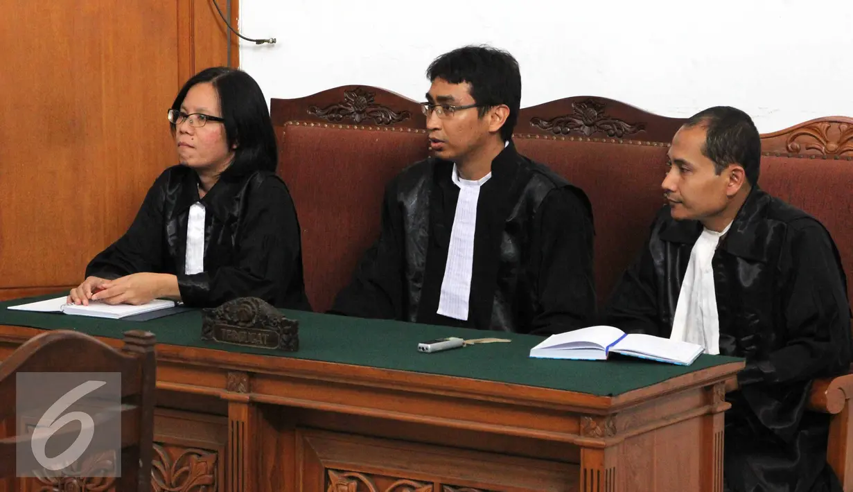 Pengacara Christopher Daniel saat menghadiri sidang pembacaan tuntutan perkara kecelakaan maut di Pondok Indah di PN Jaksel, Kamis (30/7/2015). Sidang ditunda karena terdakwa sakit dan akan dihadirkan pada Rabu (5/8/2015). (Liputan6.com/Helmi Afandi)