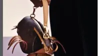 Louis Vuitton Rilis Tas Lobster Hasil Kolaborasi Pharrell Williams X Nigo.&nbsp; foto: (dok.Instagram @louisvuitton/https://www.instagram.com/p/DFJdVWbInbb/Henry)