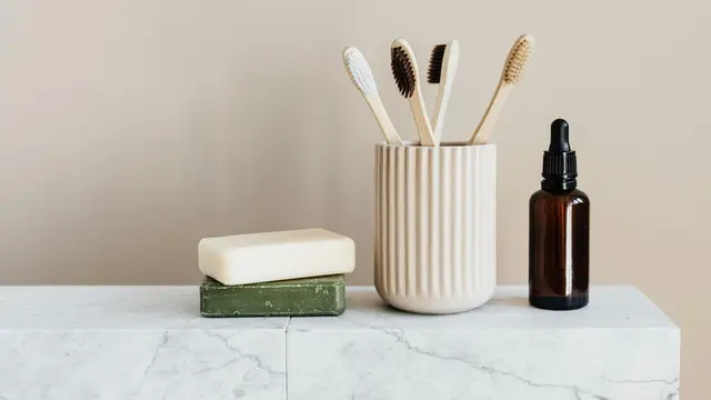 pakailah barang-barang yang masih bisa dipakai