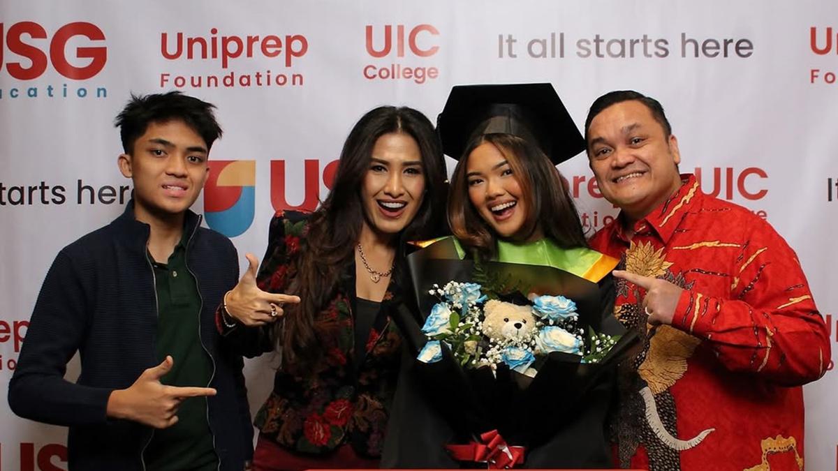 6 Potret Queennara Anak Liza Natalia Wisuda D3, Anggun Pakai Kebaya Brokat Hitam