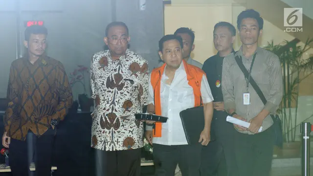 Usai Diperiksa KPK, Setya Novanto Tenteng Tas Hitam dan Kotak Makanan