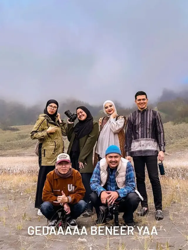 6 Momen Zaskia Sungkar dan Irwansyah Liburan ke Bromo, Abadikan Momen Bersama