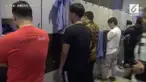 Selain mendapati banyaknya pria dengan kondisi bugil berpasang – pasangan, polisi juga menemukan banyaknya alat kontrasepsi bekas pakai