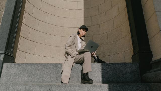 Ilustrasi wanita berkelas, menjadi diri sendiri