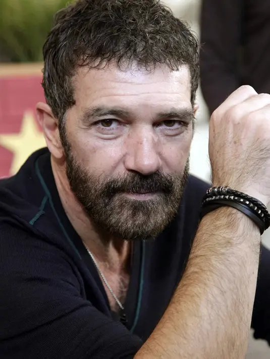 Kesan maskulin pun melekat pada diri Antonio Banderas. Namun suatu ketika ia harus memerankan karakter pria gay. (Bintang/EPA)
