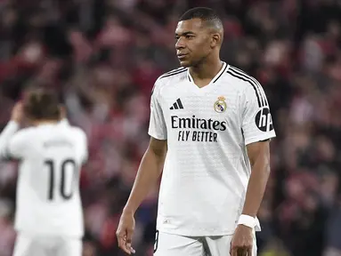 Pemain Real Madrid, Kylian Mbappe saat laga lanjutan Liga Spanyol 2024/2025 melawan Athletic Bilbao di San Mames Stadium, Bilbao, Spanyol, Kamis (05/12/2024) dini hari WIB. (AFP/Ander Gillenea)