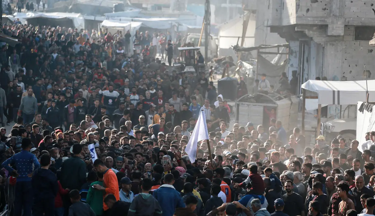 Warga Palestina di Gaza turun ke jalan untuk berunjuk rasa menentang Hamas. (Foto oleh AFP)