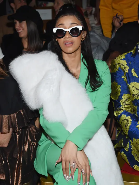 Kendati demikian kamu pasti setuju kalau Cardi B masih terlihat cantik dengan pose mangapnya meski di-candid! (DIMITRIOS KAMBOURIS / GETTY IMAGES NORTH AMERICA / AFP)