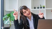 Ilustrasi mendengarkan musik. (Shutterstock/PaeGAG)