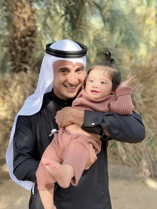 "Tapi seru lah, saat itu gue menikmati karena kan seumur hidup pulang kampung Bogor lagi Bogor lagi," ungkap Ali Syakieb seperti dilansir dari Kapanlagi.com [Instagram/alisyakieb]