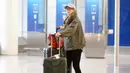 Terakhir kali, Rachel terlihat di Pearson International Airport pada 27 November lalu dengan jaket kebesaran dan topi baseball. (Sean ONeill, PacificCoastNews/E! News)