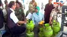 Petugas Disperindag Kabupaten Tangerang, Banten dan Magetan, Jateng, menemukan tabung elpiji yang bocor saat sidak di SPBE. 