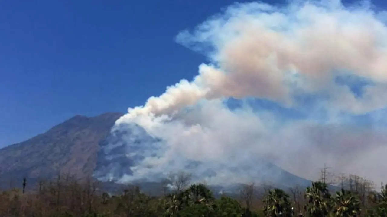 [Bintang] Gunung Agung Berstatus Siaga: Please! Jangan Sebarkan Hoax