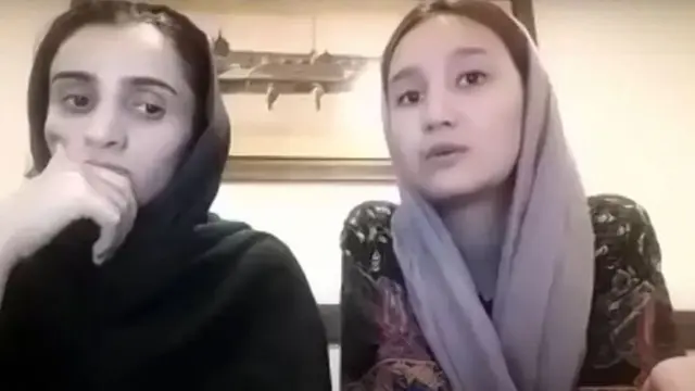 2 wanita pesepak bola asal Afghanistan