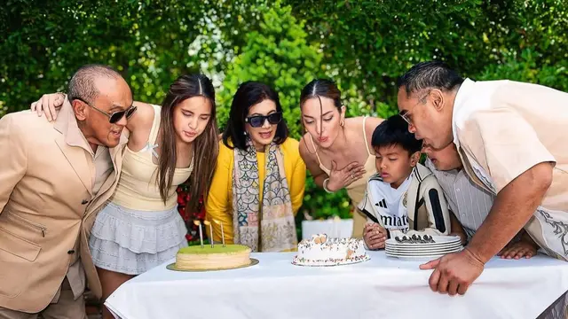 Kehangatan Keluarga Warnai Ultah ke-35 Nia Ramadhani (Instagram/@ramadhaniabakrie)