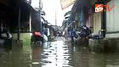 Puluhan rumah warga di Kampung Kamoro Jaya, Timika, Papua, terendam banjir hingga ketinggian sempat mencapai lutut orang dewasa. 