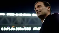 Pelatih Juventus, Massimiliano Allegri, tampak sumringah usai menang atas Empoli. La Vecchia Signora kian kokoh pimpin klasemen Liga Italia dengan unggul 10 poin dari peringkat kedua, AS Roma. (AFP/Marco Bertorello)