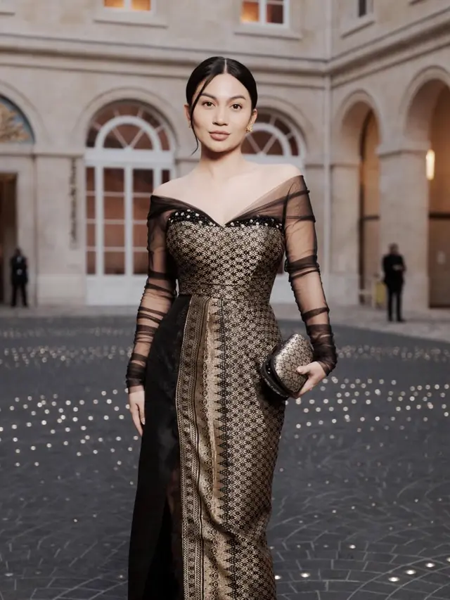 Model Kebaya Ariel Tatum/Instagram @arieltatum