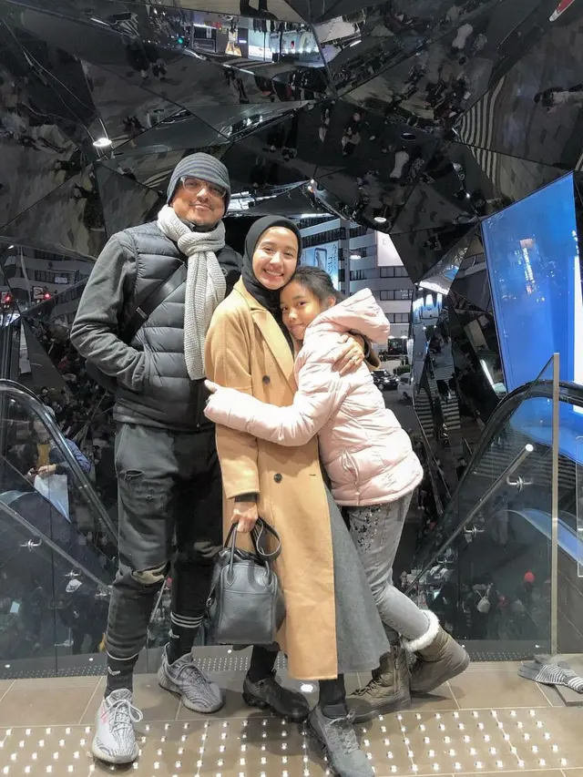 Akui Bercerai, Ini 7 Potret Kenangan Laudya Cynthia Bella dengan 'Keluarga Kecilnya'