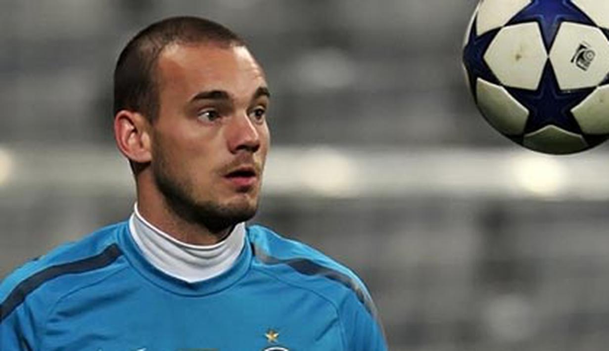 Playmaker Inter Milan asal Belanda Wesley Sneijder bersiap jelang laga kontra Bayern Muenchen dalam leg kedua babak 16 besar Liga Champions di Munich, 14 Maret 2011. AFP PHOTO/JOHN MACDOUGALL