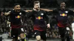 Penyerang RB Leipzig, Timo Werner (tengah) berselebrasi usai mencetak gol lewat titik penalti ke gawang Tottenham Hotspur pada pertandingan leg pertama 16 besar Liga Champions di Stadion Tottenham, London, Inggris, Rabu (19/2/2020). RB Leipzig Menang atas Tottenham 1-0. (AP Photo/Matt Dunham)