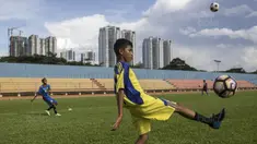 Sejumlah anak Tulehu, Maluku datang ke Jakarta untuk mengadu nasib mengikuti pelatihan Liga Remaja UC News. Melalui sepak bola anak-anak ini bertarung untuk bisa merubah ekonomi keluarga. (Bola.com/Vitalis Yogi Trisna)