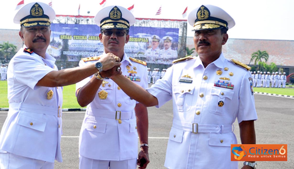 Citizen6, Surabaya: Serahterima jabatan tersebut, dipimpin langsung oleh (Dankobangdikal) Laksamana Muda TNI Sadiman, yang digelar dengan upacara militer di Lapangan Moeljadi, Kobangdikal, Bumimoro, Surabaya. (Pengirim: Penkobangdikal)