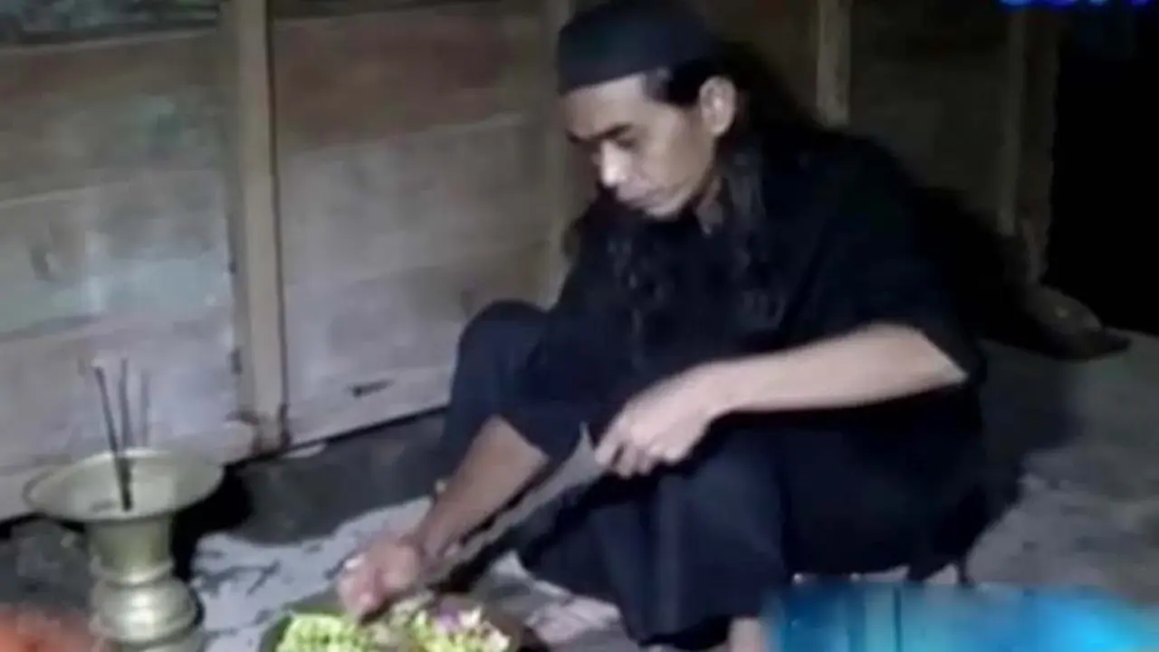 Mencuci Benda Pusaka Jelang Malam 1 Suro