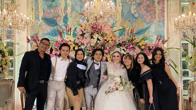 6 Potret Pernikahan Arnold Leonard ‘Mermaid In Love’, Jadi Momen Reuni Pemain